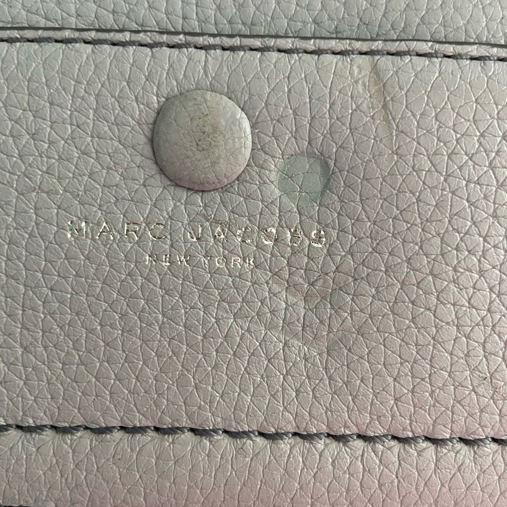 NWT MARC JACOBS LIGHT GREY GENUINE Leather Bifold Wallet Purse MSPR $165 Read - Picture 2 of 14